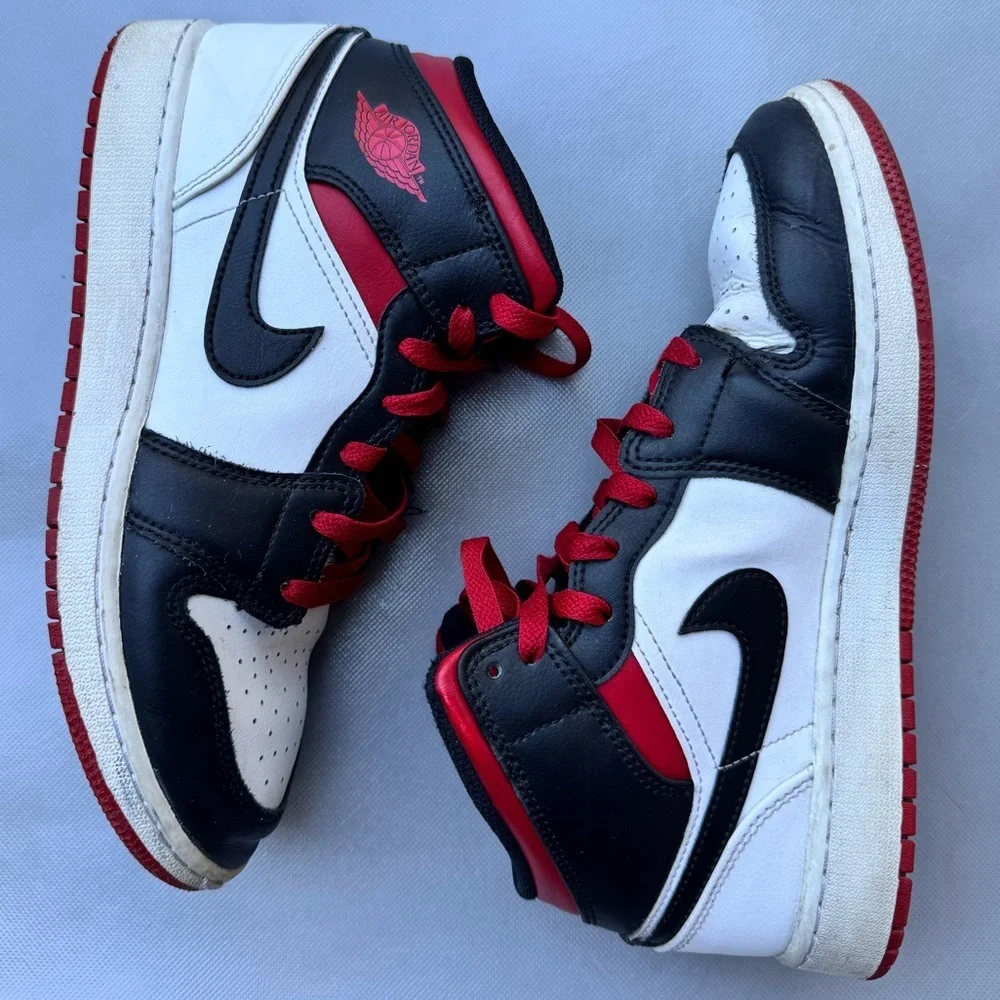 Nike Air Jordan 1 Mid Big Kids' Shoes